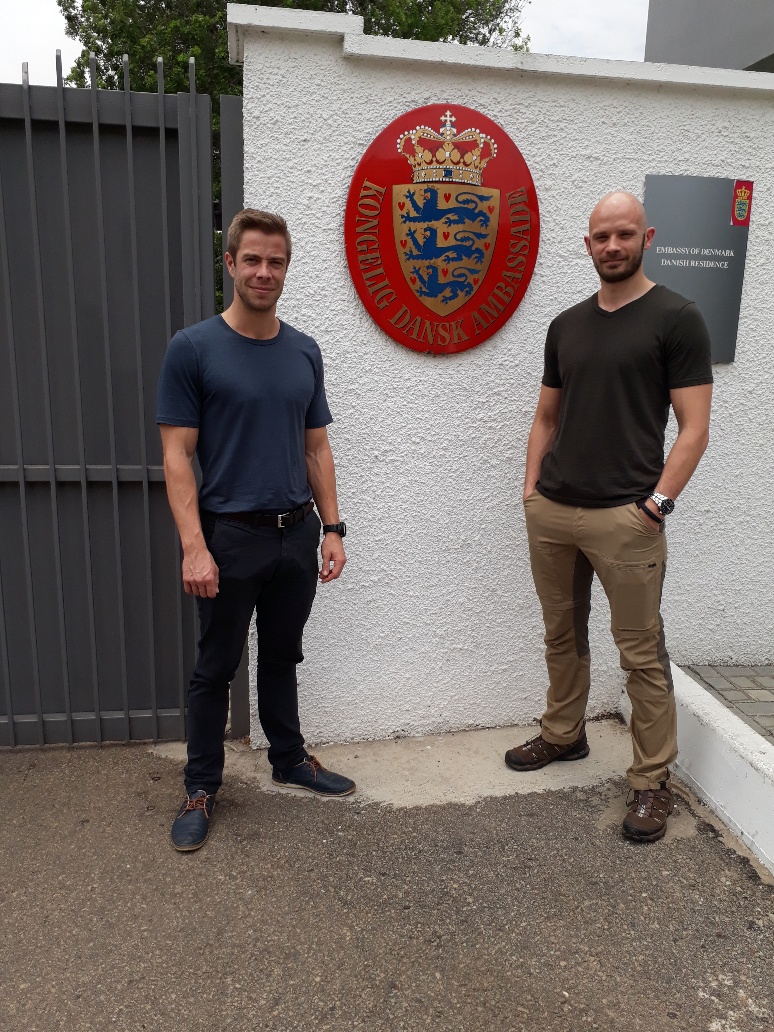 Andreas Mølvig Larsen og Patrick Thomsen Støtt fra Nationalt ID-centers udgående team har besøgt den danske ambassade i Ghana (marts 2018).